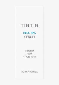 TIRTIR PHA 15% SERUM fles, witte verpakking met zwarte en aqua tekst, 30 ml, met details over actieve ingrediënten en dosering. Gladde oppervlakte.