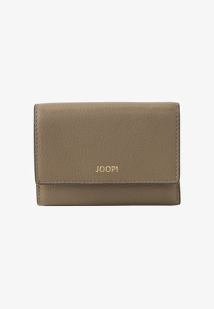 Kompaktowy portfel z taupe skóry z złotym logo JOOP! umieszczonym na środku przedniego klapki, pokazujący fakturowany materiał i przeszywane krawędzie.