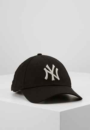 Black baseball cap with curved brim, embroidered NY logo in light gray on the front, made of fabric with a smooth texture.