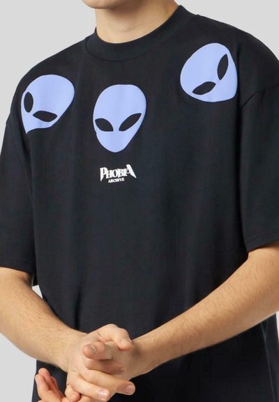 PHOBIA ARCHIVE ALIEN - T-shirt con stampa - nero viola