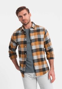 Ombre LEISURE SHCS - Camisa - yellow black