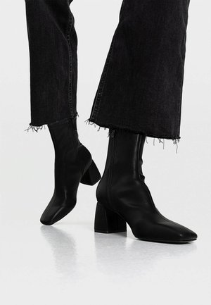 Classic ankle boots - black