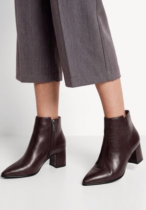 Tamaris, STIEFELETTE - Bottines - merlot