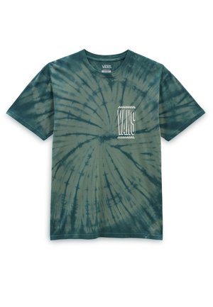 Zielony, farbowany metodą tie-dye T-shirt Vans z krótkim rękawem, z pionowym logo i wzorem w kratkę na lewej piersi.