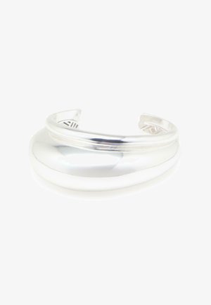 Bracelet manchette en argent poli avec un design double couche lisse et arrondi et un dos ouvert réglable.