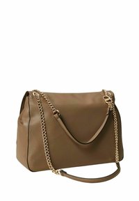 Borsa a mano in pelle marrone con texture, dotata di accessori in oro e doppi manici a spalla. Presenta una forma strutturata e una chiusura con zip.