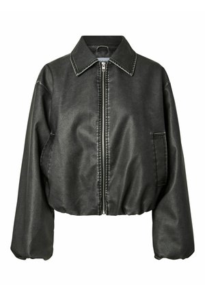 Veste noire en similicuir avec fermeture éclair frontale, col pointu, manches longues bouffantes, ourlet élastique et poches fendues sur les côtés.