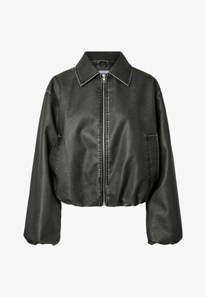 Mustast kunstnahast jakk esiluku, terava krae, pikkade balloonvarruka, elastse ääre ja küljetaskutega lõhikuga.