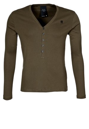 Olive zelené henley tričko s dlouhými rukávy, má véčkový výstřih, knoflíkovou légu s pěti knoflíky a žebrované manžety. Měkká textura, ležérní design.