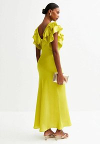 New Look CRINKLED RUFFLED MIDI - Festklänning - green