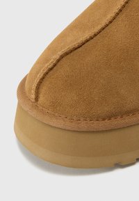 UGG TAZZ II - Clogs - chestnut