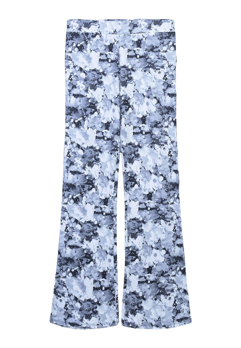 Spodnie w typie dzwonów z abstrakcyjnym wzorem akwarelowym w odcieniach niebieskiego i szarości. Wykonane z gładkiej tkaniny, z dopasowanym paskiem w talii i szerokimi nogawkami.