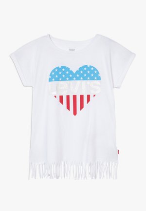 T-shirt blanc à manches courtes avec ourlet effilé, orné d'un cœur avec des étoiles bleues et des rayures rouges ainsi que le texte "Levi's" en argent sur la poitrine.