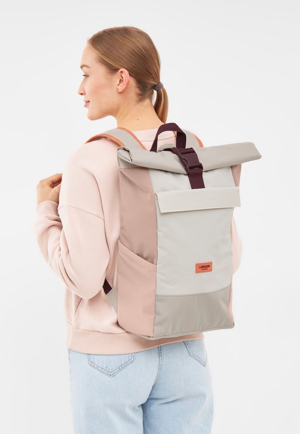 NO 4 - Tagesrucksack - sand rose