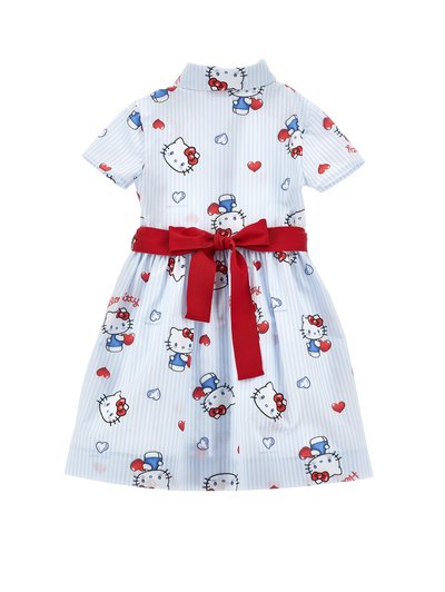 Φόρεμα ανοιχτού γαλάζιου χρώματος με ρίγες, τυπωμένα πρόσωπα Hello Kitty και κόκκινες καρδιές, με κοντά μανίκια, γιακά και κόκκινη ζώνη δετή στη μέση.