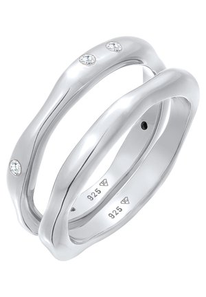 Two interlocking rings in polished 925 silver, featuring a smooth, wavy design with three small, embedded clear crystals for accents.