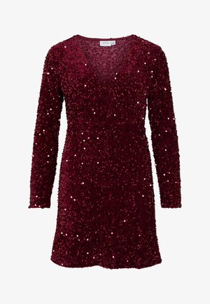 Bordowa sukienka z cekinami z długimi rękawami, dekoltem w kształcie litery V i krojem kopertowym. Posiada fakturowany materiał i błyszczące cekiny na całej powierzchni.