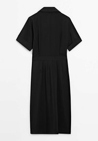 Schwarzes Midi-Kleid mit kurzen Ärmeln, Kragen und Taillenzug, von hinten auf einem weißen Hintergrund gezeigt.