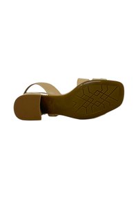 Enval Soft CON TACCO - Sandali - gold