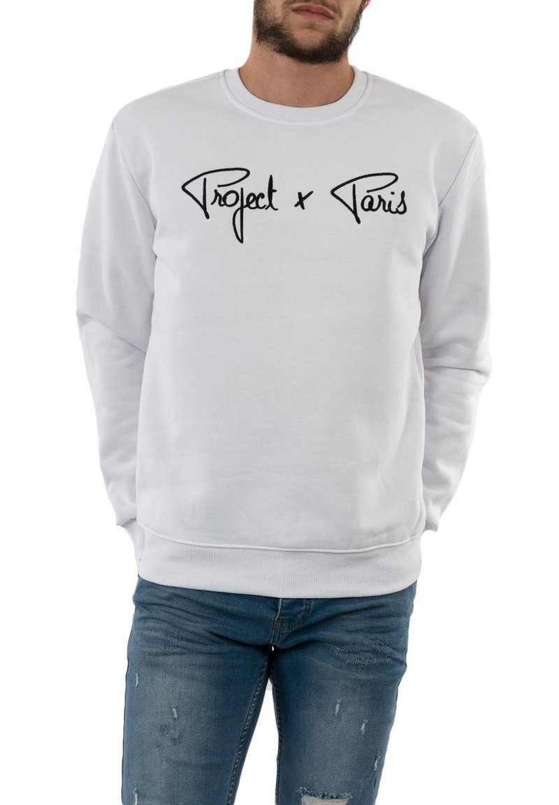Witte sweatshirt met zwarte cursieve tekst "Project x Paris." Soepele katoenstof, ronde hals, ribgebreide manchetten en onderrand, ontspannen pasvorm, geen patronen.