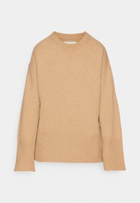 Pull beige à manches longues en tricot avec col rond, poignets et ourlet côtelés, présenté sur un fond gris clair uni.