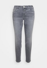 Jean en denim gris coupe slim avec fermeture à boutons et zip à l'avant, passants pour ceinture, et poches à l'avant et à l'arrière.