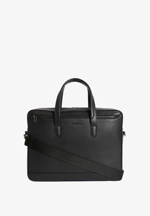 Valigetta in pelle nera con due manici, tasca frontale con cerniera e tracolla regolabile da portare a tracolla.