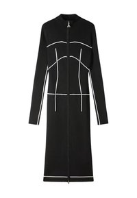 Vestito nero a costine con maniche lunghe, colletto alto, zip frontale completa e strisce verticali bianche a contrasto sul corpetto e sull'orlo.