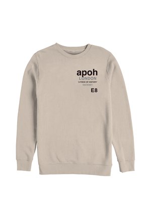 Beige sweatshirt med rund hals og teksten "apoh LONDON 'A PIECE OF HISTORY' HACKNEY E8" på øverste venstre bryst.