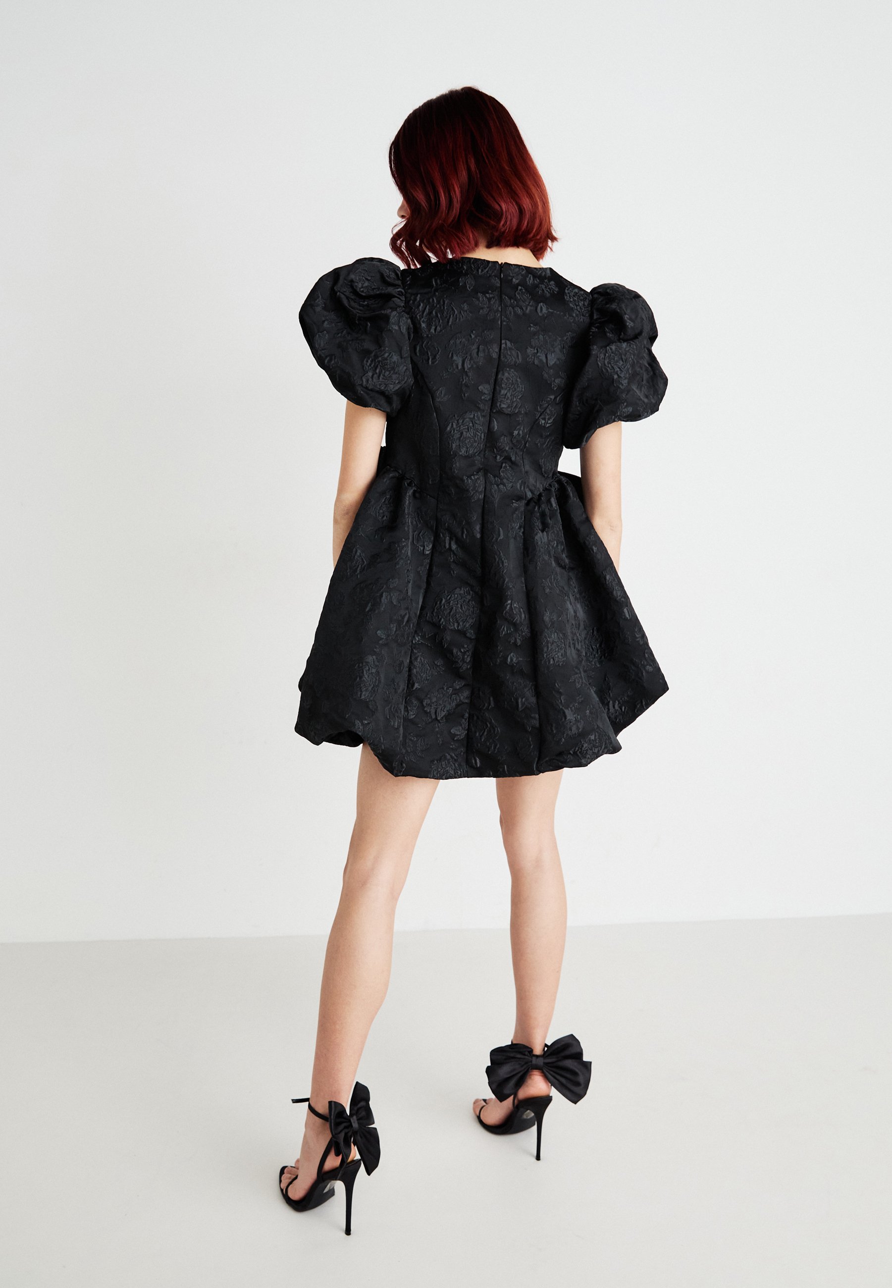 完売前に【SISTER JANE】Birch Bow 花柄 ミニドレス ブラック Sister Jane BIRCH BOW MINI DRESS - Cocktail dress / Party