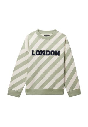 Sweatshirt à col rond avec des rayures diagonales beige et vertes et "LONDON" en lettres noires audacieuses sur la poitrine.