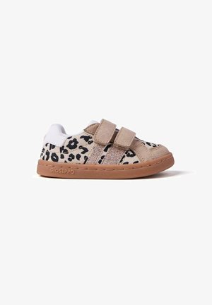 Scarpa per bambini con stampa leopardata, strisce in camoscio beige, accenti bianchi e due cinturini in velcro. Suola in gomma color cuoio.