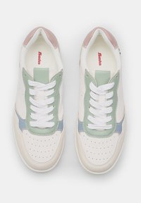 White sneakers with light green and blue accents, perforated toe, white laces, and a blush pink heel detail. Rubber sole. Brand logo inside.