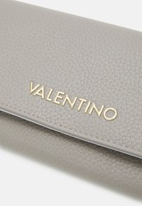 Valentino Bags ALEXIA - Geldbörse - grey
