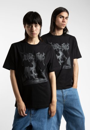 T-shirts en coton noir avec un imprimé graphique d'une maison dans des tons de gris, à manches courtes et col ras du cou.
