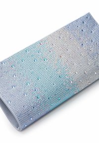 La pochette présente un motif dégradé allant du bleu clair à l'argent, agrémentée de strass de différentes tailles, créant un effet texturé.