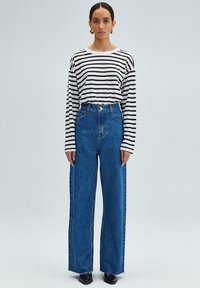 - Jeansy Straight Leg