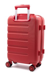 Valigia rigida rossa con superficie texture, dotata di manico estraibile, quattro ruote e scanalature orizzontali per una presa sicura.