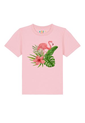 T-shirt en coton rose avec un motif de flamant rose et de feuilles tropicales, avec une fleur d'hibiscus, sur le devant. Manches courtes.