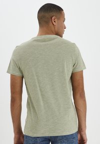 Blend BHMuddy - Jednoduché tričko - oil green