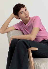 hessnatur T-shirt basic - rosa