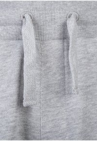 Hellgraue Sweatpants mit einem strukturierten Taillengummi und Zugband. Das Zugband ist geflochten, und der Stoff hat eine weiche, leicht melierte Textur.