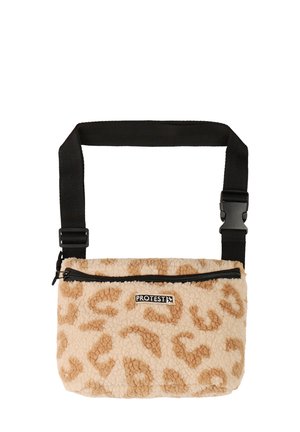 Kleine beige en bruine etui met luipaardprint, zwarte rits en verstelbare zwarte band met label "PROTEST" centraal vooraan.
