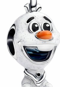 Svetlikavi srebrni in beli risani snežak z velikimi očmi, oranžno korenček nosom in širokim odprtim nasmehom.