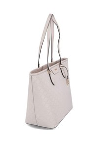 Helles rosa Tote Bag mit einem strukturierten Muster, schwarzem Rand, doppelten Schulterriemen und einem goldfarbenen Charm-Akzent. Rechteckige Form, strukturiertes Design.