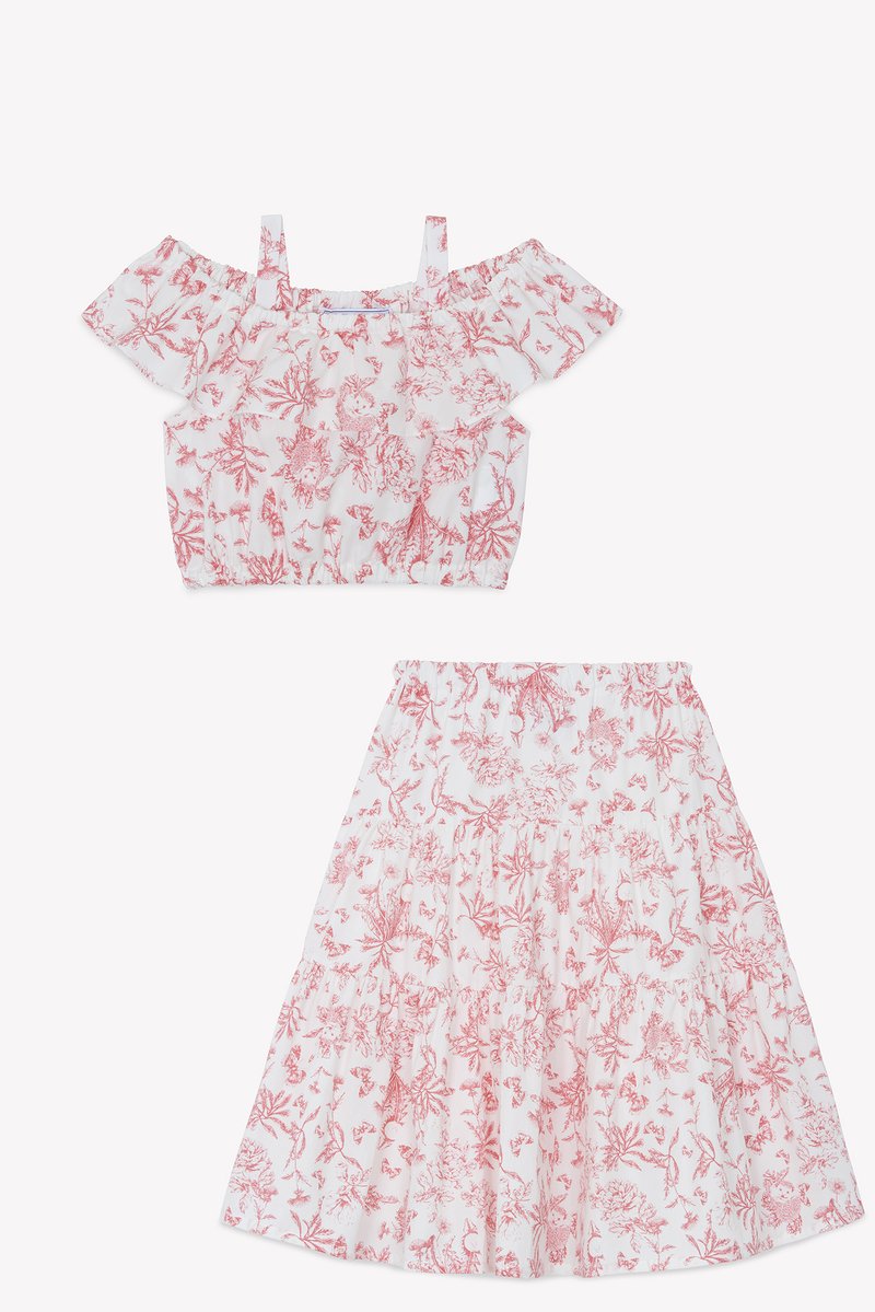 Ensemble à deux pièces à motif floral comprenant un crop top blanc à manches dénudées et une jupe évasée, le tout dans des teintes roses. Tissu léger.
