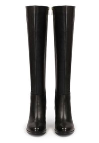 Botas de cuero negro hasta la rodilla con una textura suave, punta redondeada y detalle de cremallera dorada en la parte superior. Diseño elegante y ajustado.