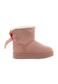 Roze suède laars met een faux fur voering, versierd met strassstenen in hart- en stervorm en een roze satijnen strik aan de achterkant.