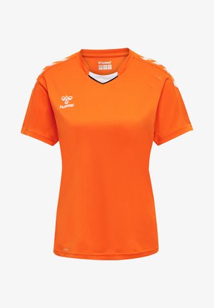Oranje sportshirt met korte mouwen, V-halsontwerp en witte Hummel-logo en chevronpatronen op de schouders. Glad, synthetisch materiaal.