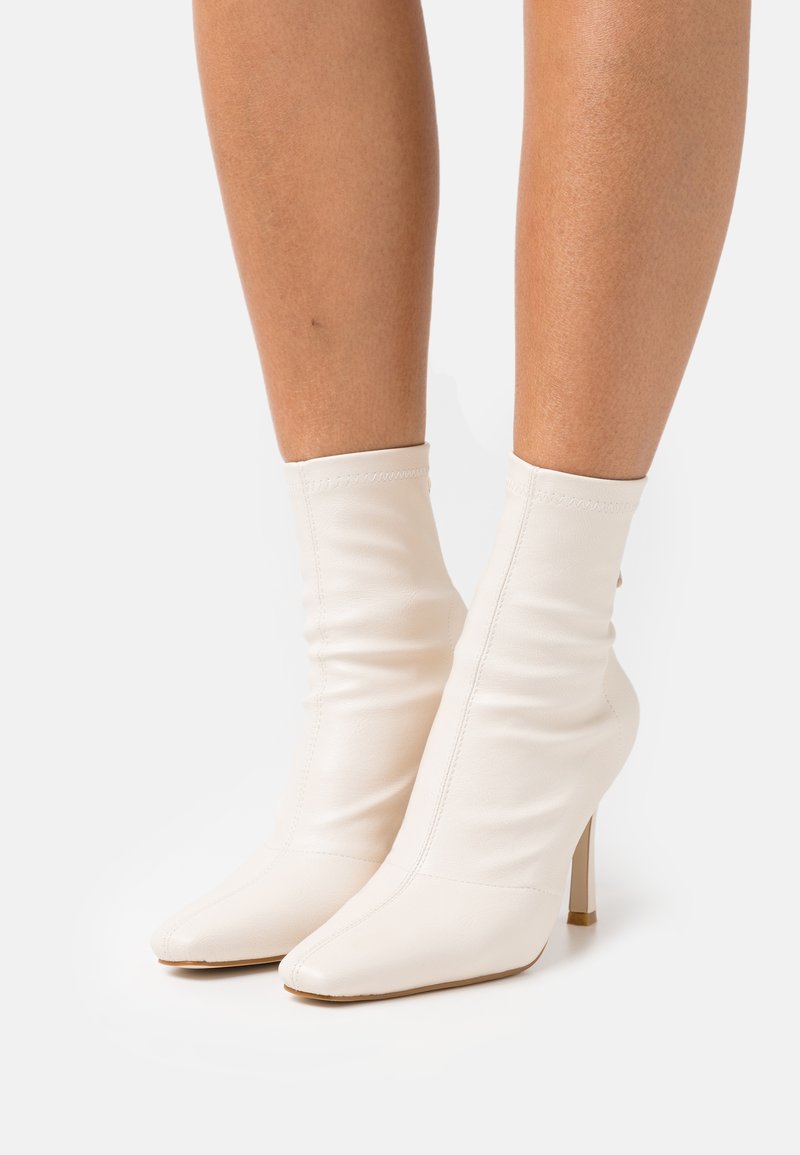 Damen Klassische Stiefel | RAID DESSIA High Heel Stiefelette offwhite/weiß - XL29595 Damen Klassische Stiefel | RAID DESSIA High Heel Stiefelette offwhite/weiß - XL29595
